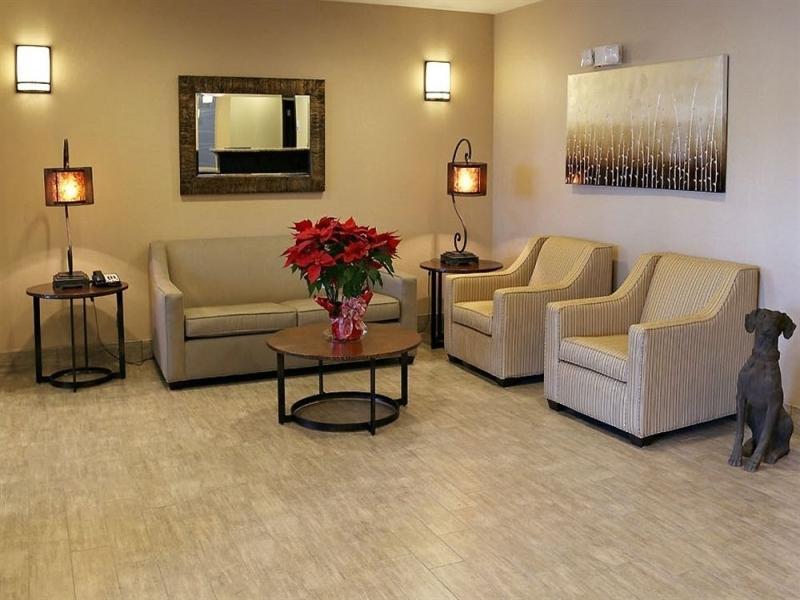 Holiday Inn Express & Suites Emporia Northwest By Ihg Exteriör bild