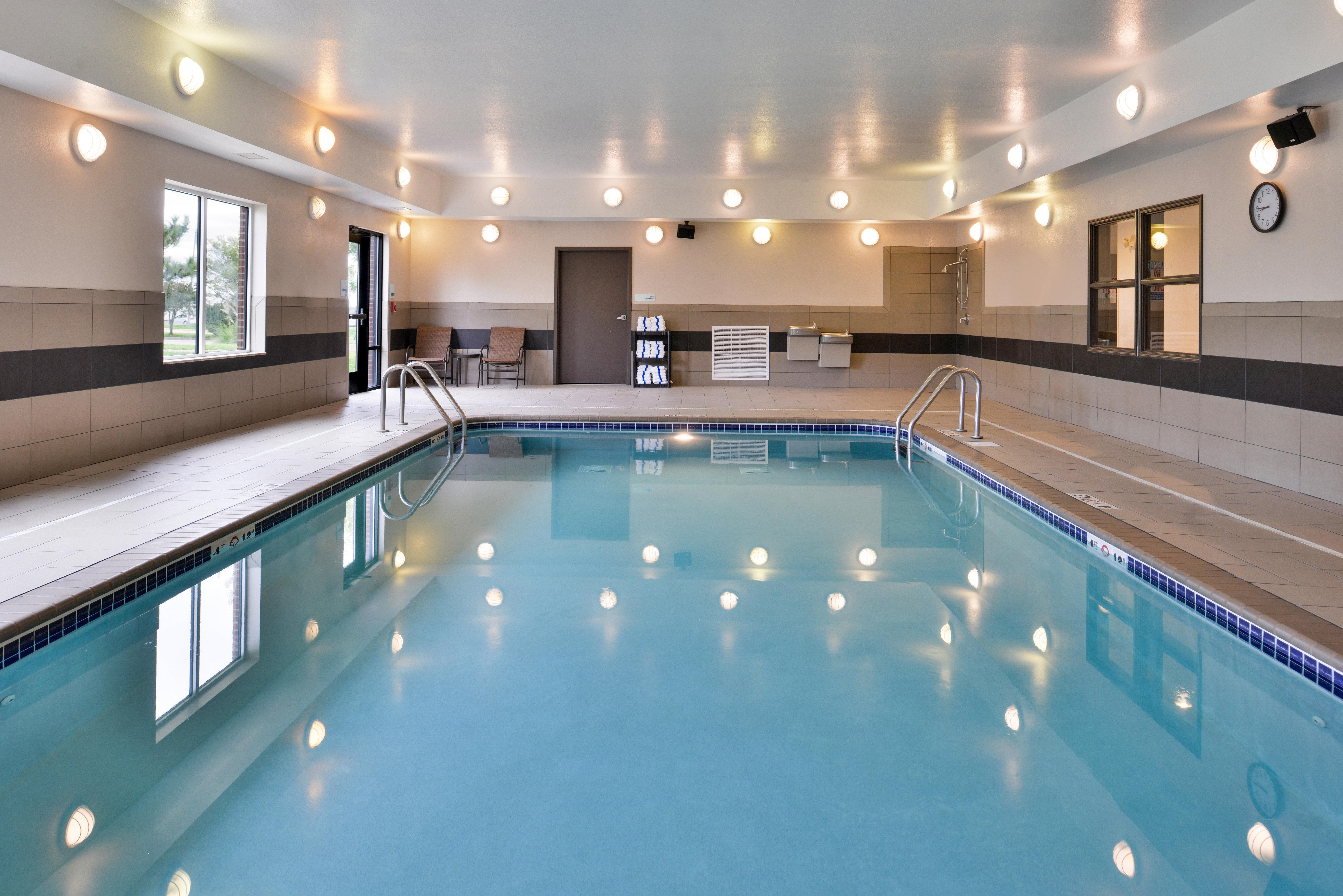 Holiday Inn Express & Suites Emporia Northwest By Ihg Exteriör bild