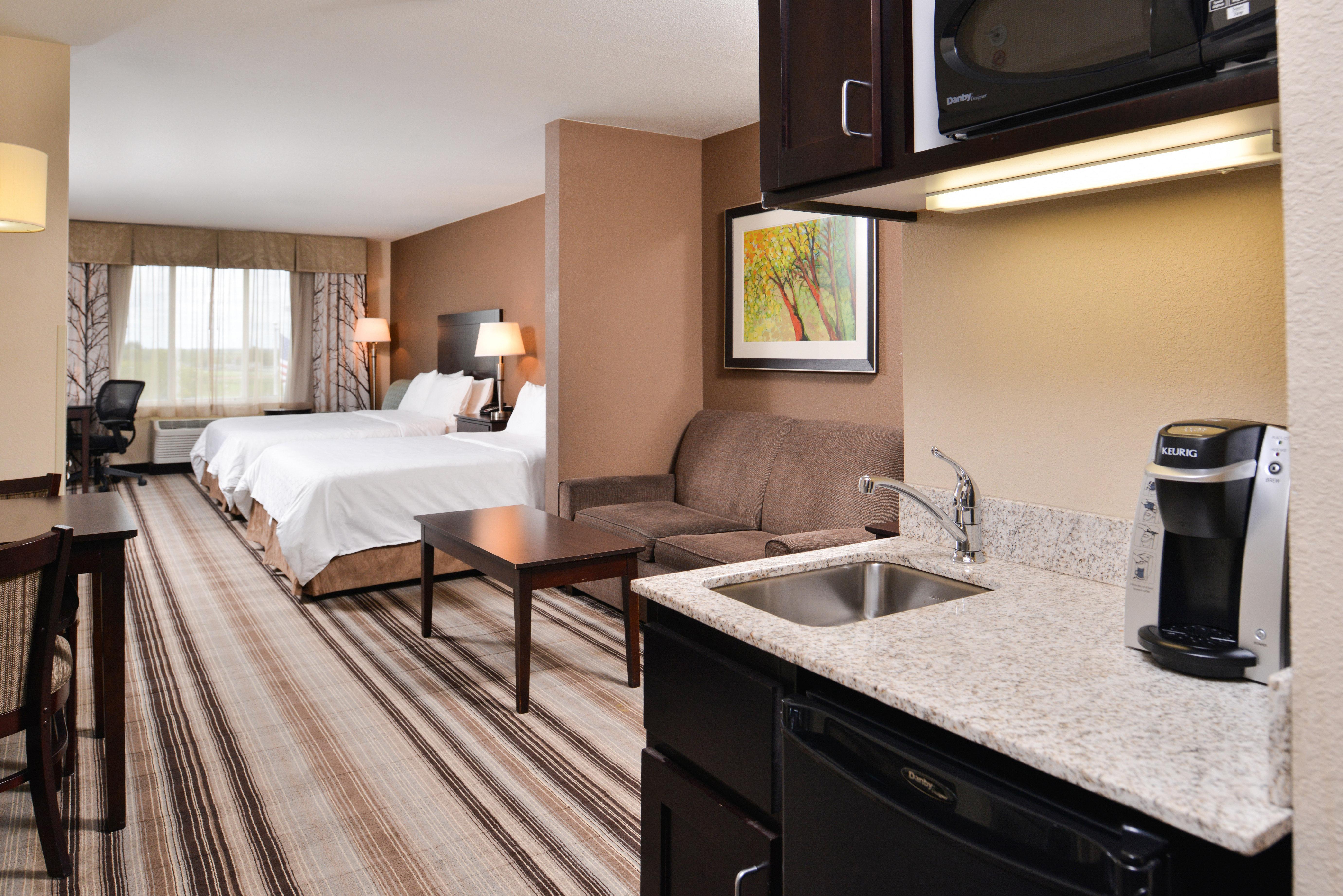 Holiday Inn Express & Suites Emporia Northwest By Ihg Exteriör bild