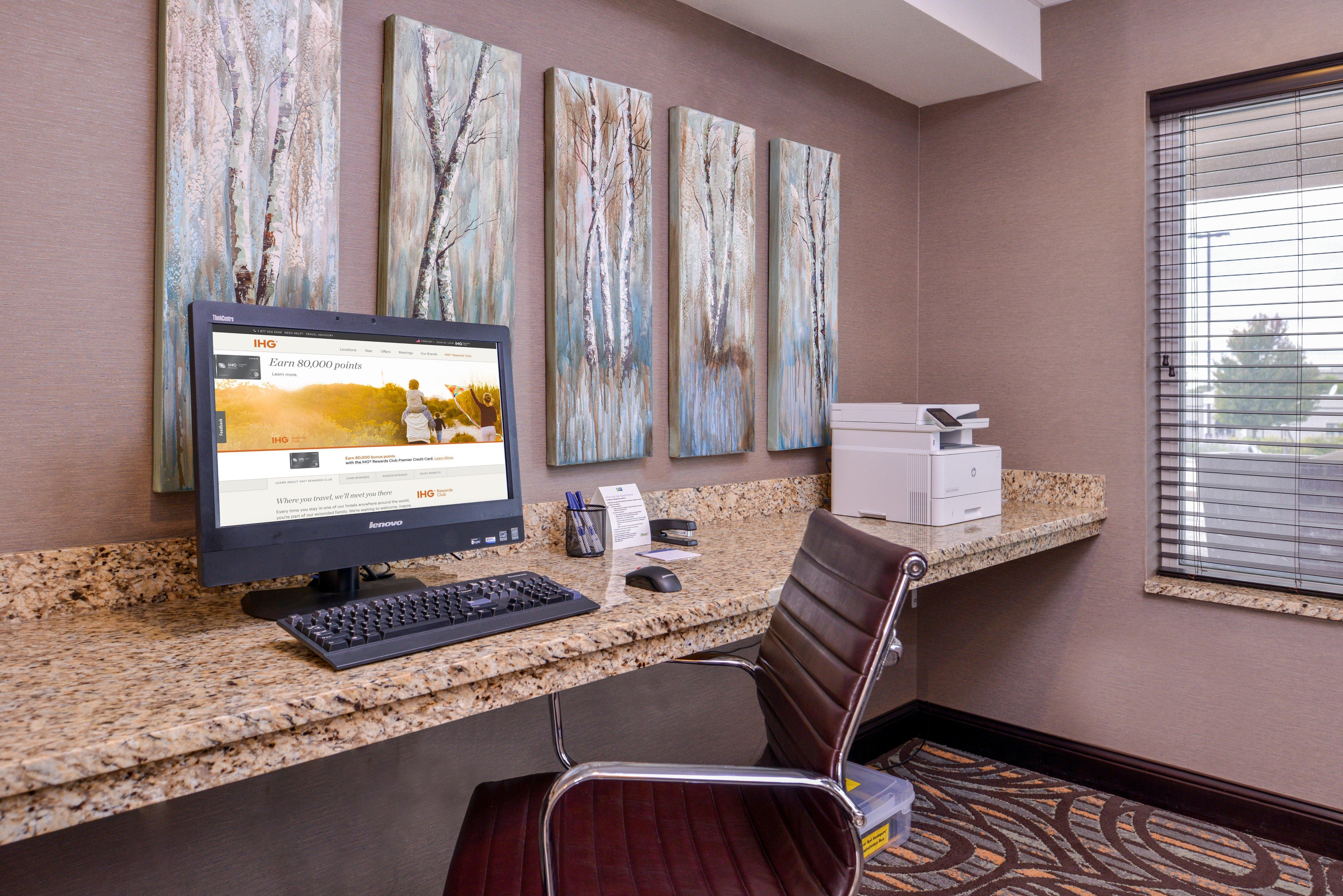 Holiday Inn Express & Suites Emporia Northwest By Ihg Exteriör bild