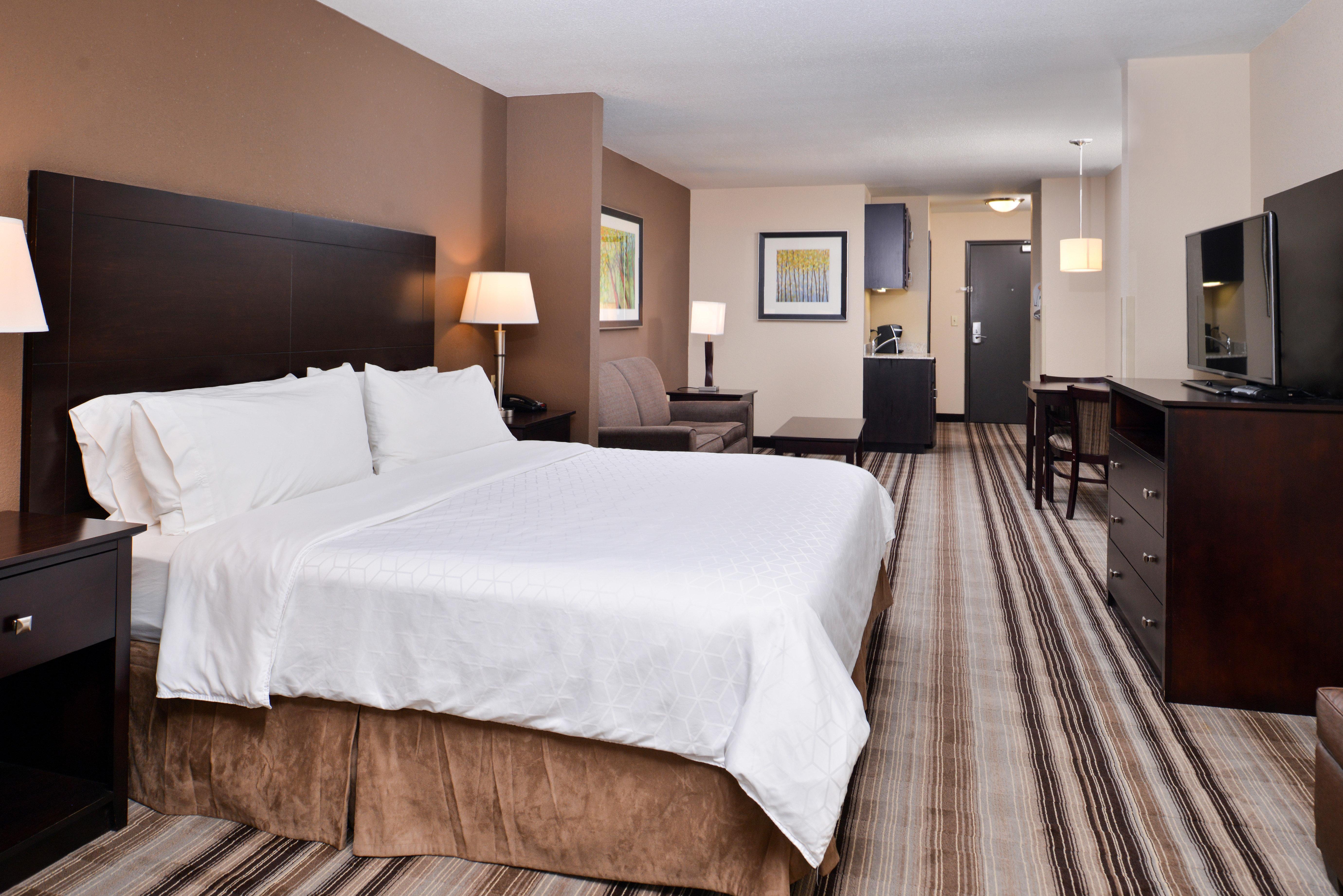 Holiday Inn Express & Suites Emporia Northwest By Ihg Exteriör bild