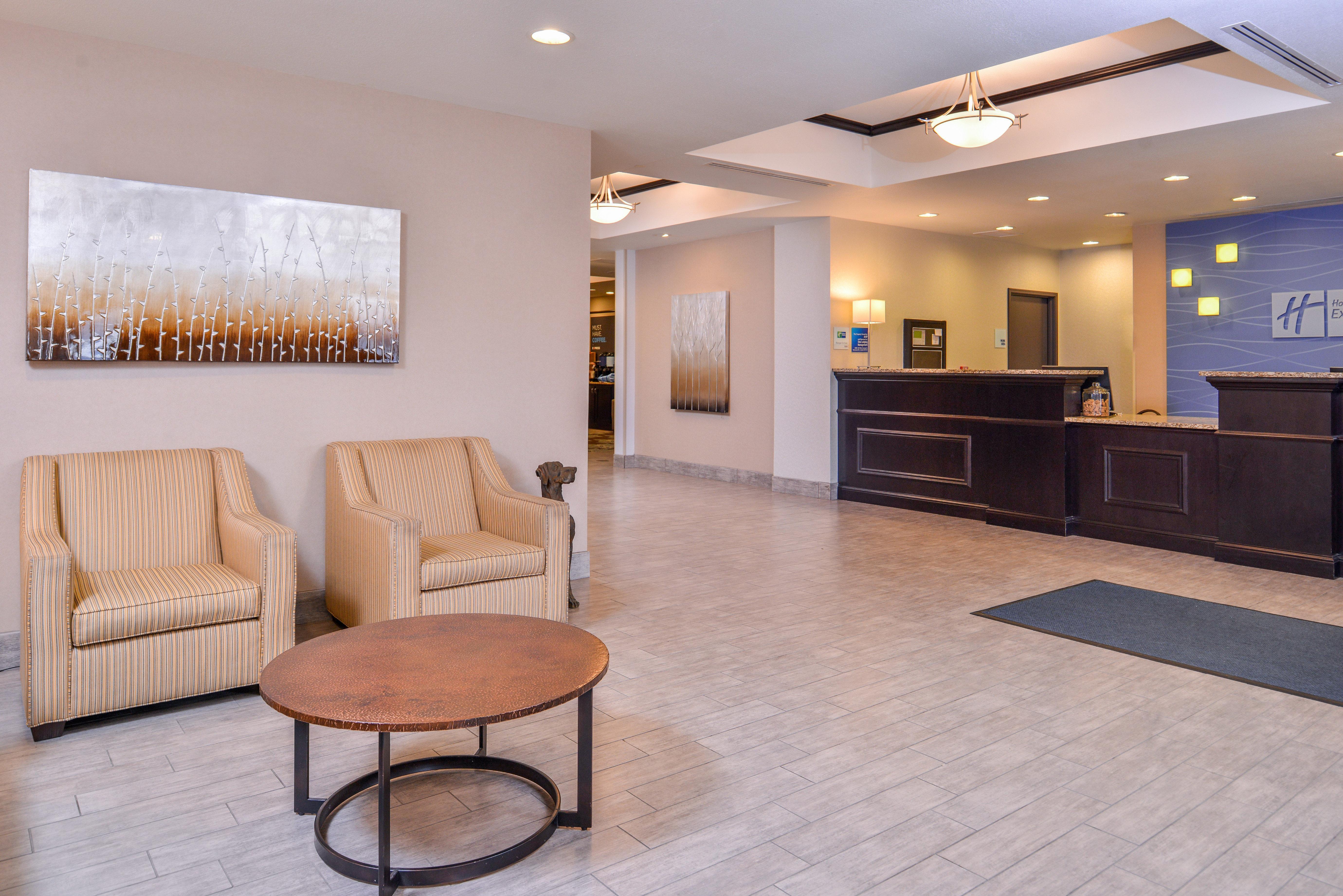 Holiday Inn Express & Suites Emporia Northwest By Ihg Exteriör bild