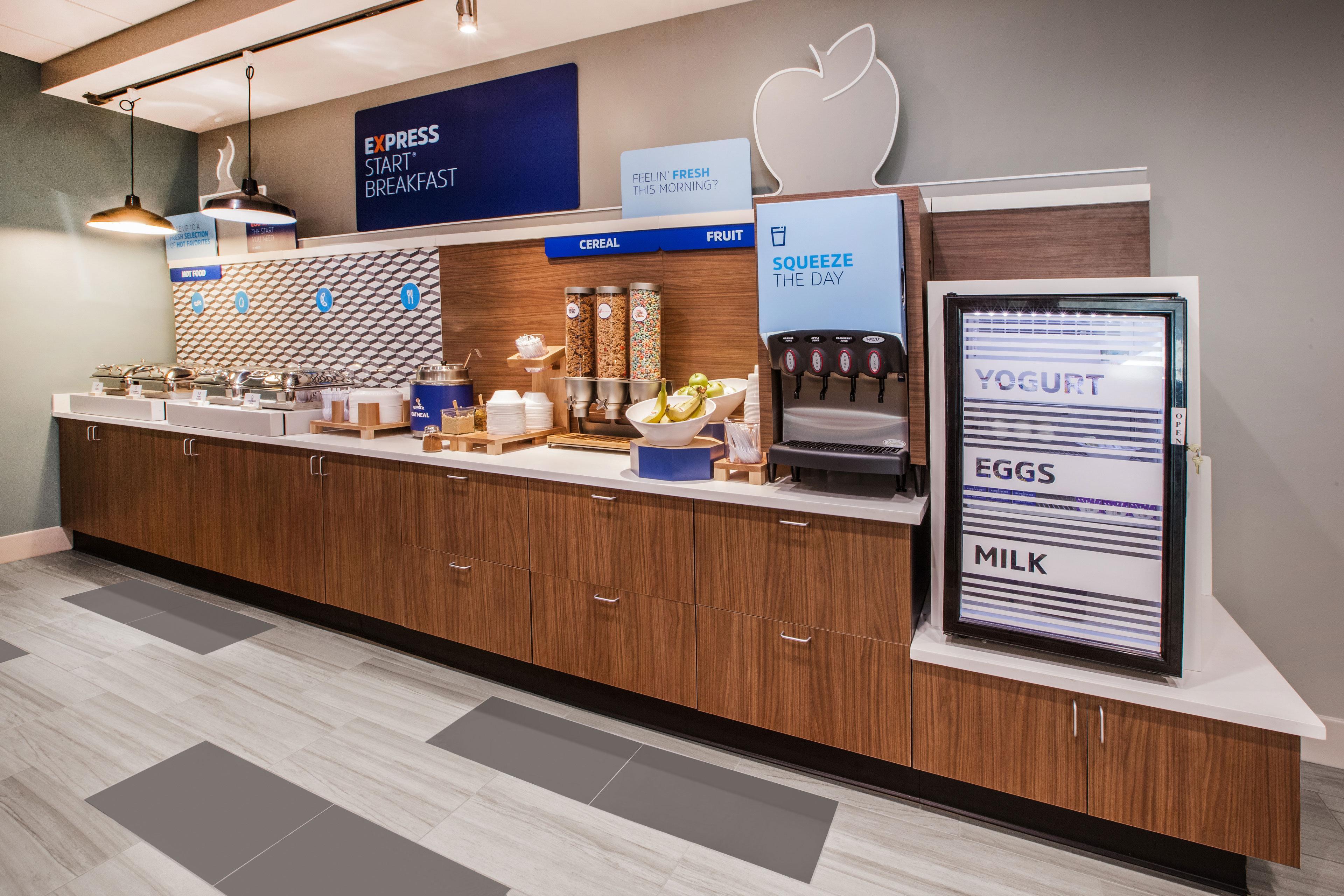 Holiday Inn Express & Suites Emporia Northwest By Ihg Exteriör bild