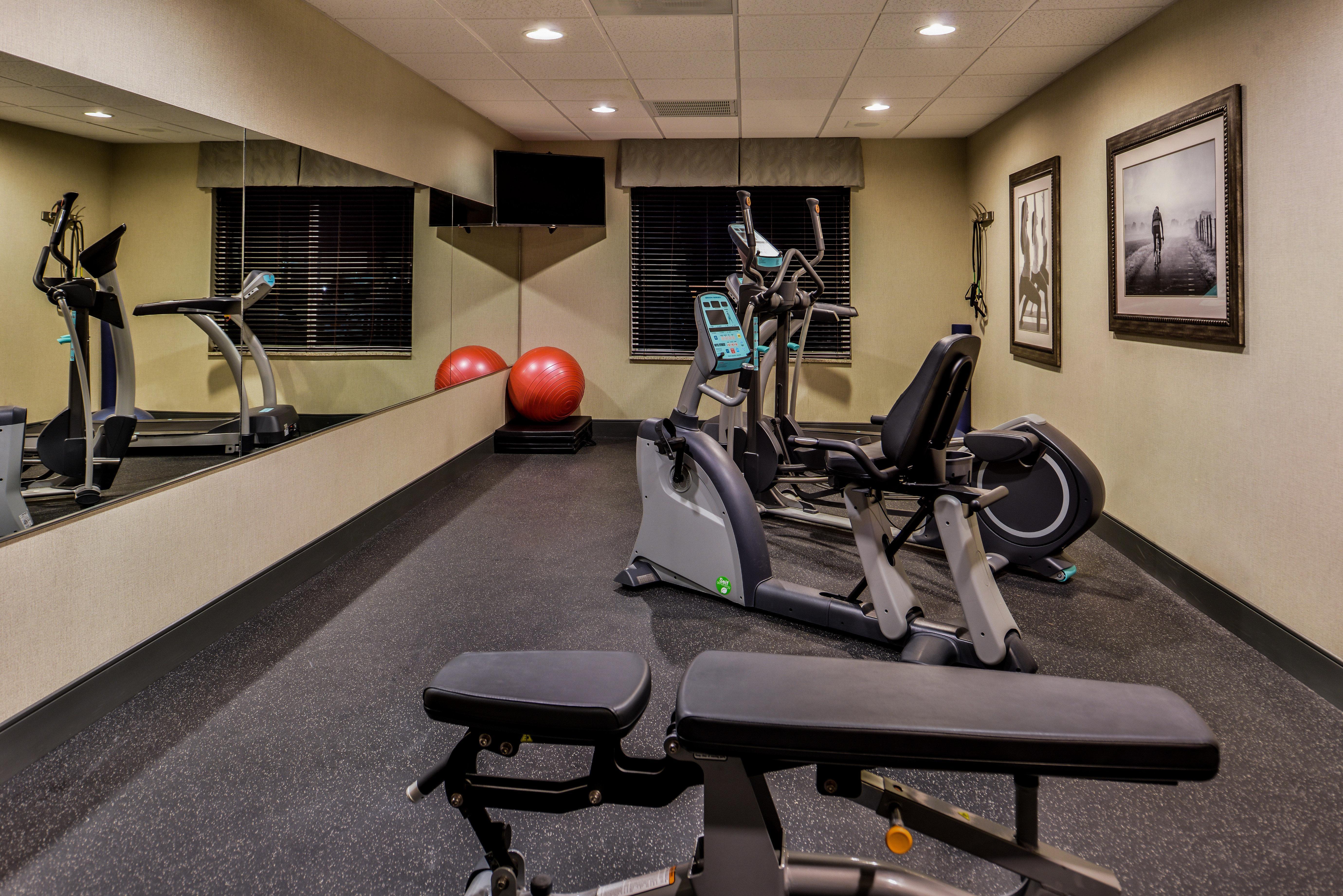 Holiday Inn Express & Suites Emporia Northwest By Ihg Exteriör bild