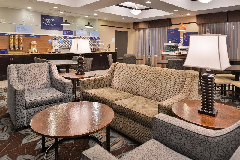 Holiday Inn Express & Suites Emporia Northwest By Ihg Exteriör bild